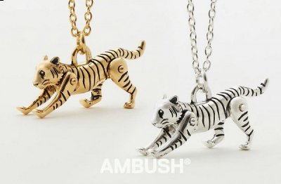  在 Show 出了品牌潮牌信息首个 NFT 单品之后（AMBUSH 2022 新年老虎项链系列释出，金银两色）