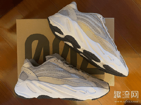 yeezy 700 v2灰白奶油开箱上脚测评 yeezy 700 v2 cream价格趋势