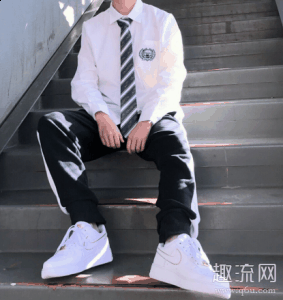 只有特殊刺绣或潮牌信息印花的会分山正（DK制服领带有讲究吗 DK制服领带山正怎么看）