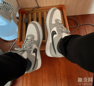  选自己喜欢的鞋潮牌汇潮牌网；选好鞋子点进去（迪奥有没有和af1联名 af1定制迪奥配色教学）
