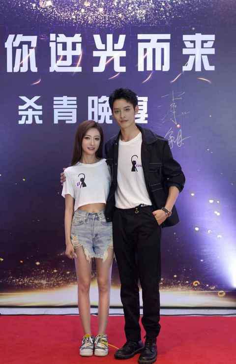 敬业态度潮牌品牌让人倾佩（余玥《为你逆光而来》杀青“勿忘夫妇”悬疑浪漫之恋年底回归）