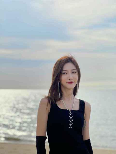 敬业态度潮牌品牌让人倾佩（余玥《为你逆光而来》杀青“勿忘夫妇”悬疑浪漫之恋年底回归）