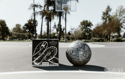 不过一般情况下很少人潮牌商城会用纪念版的篮球来打球（斯伯丁 x 科比黑曼巴纪念版篮球开箱测评,还有一款黑色版本也将一同限量发售!）