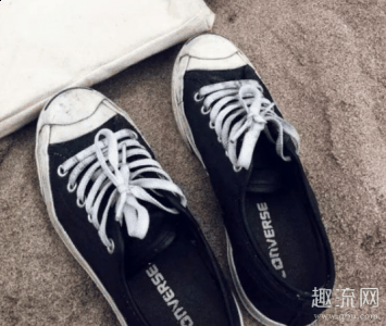也觉得鞋子就是自潮牌商城己无言的亲密伙伴（匡威开口笑经典款到底是哪一款 匡威开口笑和1970s哪个舒服）