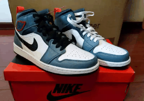 AJ1 Mid “Fearless”开箱测评 Facetasm x AJ1 Mid “Fearless”值得入手吗