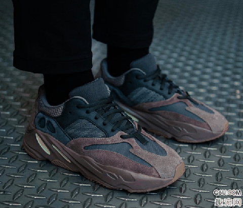 yeezy 700惯性、晶洞和黑紫补货信息 yeezy 700惯性、晶洞和黑紫哪个上脚最好看