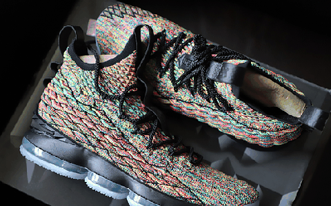 NIKE LEBRON 15高帮黑彩虹开箱测评 NIKE LEBRON 15高帮黑彩虹实物欣赏