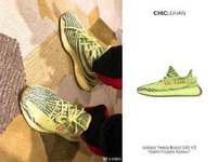 鹿晗穿着黄潮牌资讯色的鞋子（鹿晗香蕉鞋多少钱 鹿晗微博“穿了两条香蕉”是什么鞋子）