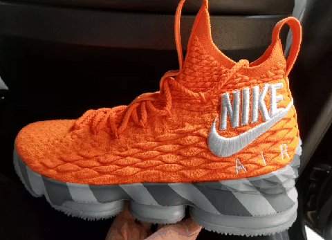  詹姆斯15“橙盒”配潮牌汇潮牌网店色又名LeBron 15 “Orange Box”（詹姆斯15“橙盒”配色开箱测评 LeBron 15 “Orange Box” 实物欣赏）
