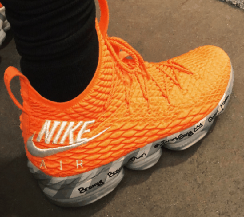  詹姆斯15“橙盒”配潮牌汇潮牌网店色又名LeBron 15 “Orange Box”（詹姆斯15“橙盒”配色开箱测评 LeBron 15 “Orange Box” 实物欣赏）