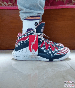 队尚3中底搭载Bouns潮牌信息e反弹科技、Cushion缓震科技（队尚3实战测评 队尚3和音速3哪个好）