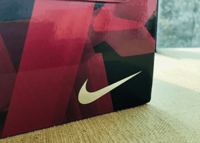 KYRIE 4 德鲁大叔静态开潮牌品牌箱 KYRIE 4 德鲁大叔实物欣赏（KYRIE 4 德鲁大叔静态开箱 KYRIE 4 德鲁大叔实物欣赏）
