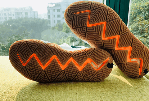 KYRIE 4 德鲁大叔静态开潮牌品牌箱 KYRIE 4 德鲁大叔实物欣赏（KYRIE 4 德鲁大叔静态开箱 KYRIE 4 德鲁大叔实物欣赏）