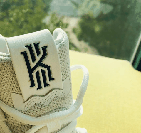 KYRIE 4 德鲁大叔静态开潮牌品牌箱 KYRIE 4 德鲁大叔实物欣赏（KYRIE 4 德鲁大叔静态开箱 KYRIE 4 德鲁大叔实物欣赏）