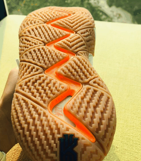KYRIE 4 德鲁大叔静态开潮牌品牌箱 KYRIE 4 德鲁大叔实物欣赏（KYRIE 4 德鲁大叔静态开箱 KYRIE 4 德鲁大叔实物欣赏）