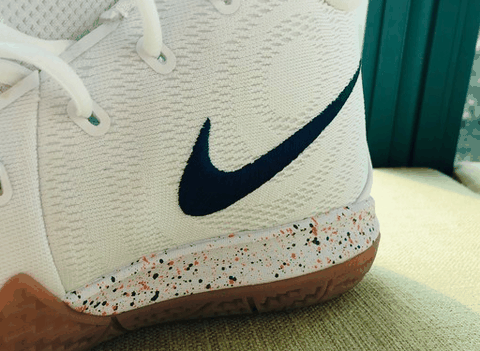 KYRIE 4 德鲁大叔静态开潮牌品牌箱 KYRIE 4 德鲁大叔实物欣赏（KYRIE 4 德鲁大叔静态开箱 KYRIE 4 德鲁大叔实物欣赏）