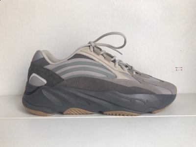 在我们还不确定这款潮牌汇潮牌网 YEEZY BOOST 700 V2 是否发售时（YEEZY BOOST 700 V2今年2月发售 YEEZY 700 V2实物怎么样）