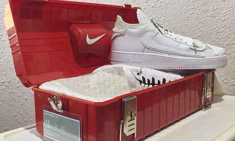 “倒转” 更有潮牌 “回顾” 之意（耐克AF1“倒转” 版怎么样 Nike Air Force 1“倒转”定制版 开箱图）