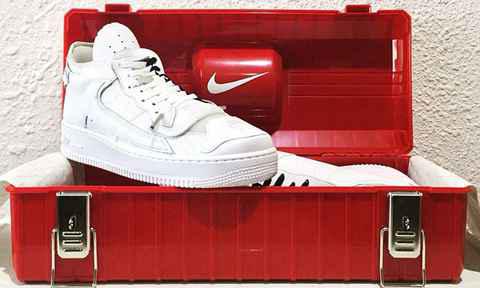  “倒转” 更有潮牌 “回顾” 之意（耐克AF1“倒转” 版怎么样 Nike Air Force 1“倒转”定制版 开箱图）