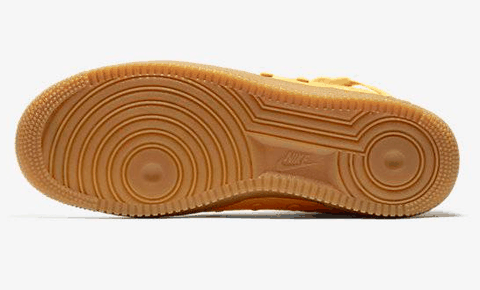 售价为潮牌品牌 $ 160 美元（ Nike SF AF-1 MID 
