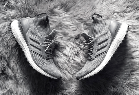 鞋面延续 Ul潮牌商城tra Boost 3.0 风格（adidas Ultra Boost中帮ATR水墨蓝配色怎么样 adidas Ultra Boost Mid ATR “Indigo Ink”多少钱）