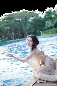 每一次出现潮牌汇潮牌网在荧幕上（惊艳！葛天晒旅游美照，钟情民族服饰，美极了）