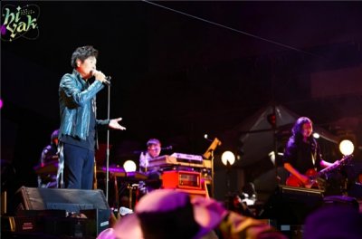 搭建起与红原潮牌商城相联系的桥梁（超百万人“云”聚雅克音乐季任贤齐等大咖现场带你宅家云蹦迪）