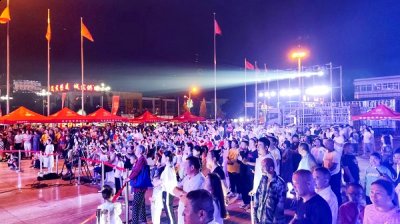 他们用悦耳的歌声和潮牌品牌极具山西特色的表演形式（来山西可别只记得刀削面！《鸿日新声夺人第二季》擂响三晋大地，看点真的多）