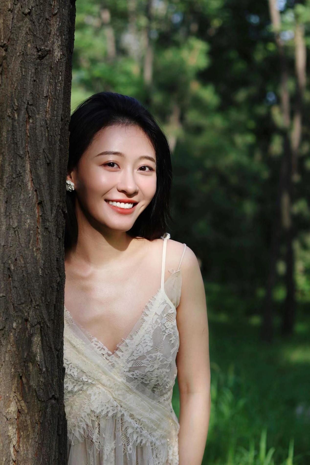 《闻香榭》高甜热播刘潮牌贾玺曝森系写真清纯邻家（《闻香榭》高甜热播刘贾玺曝森系写真清纯邻家）