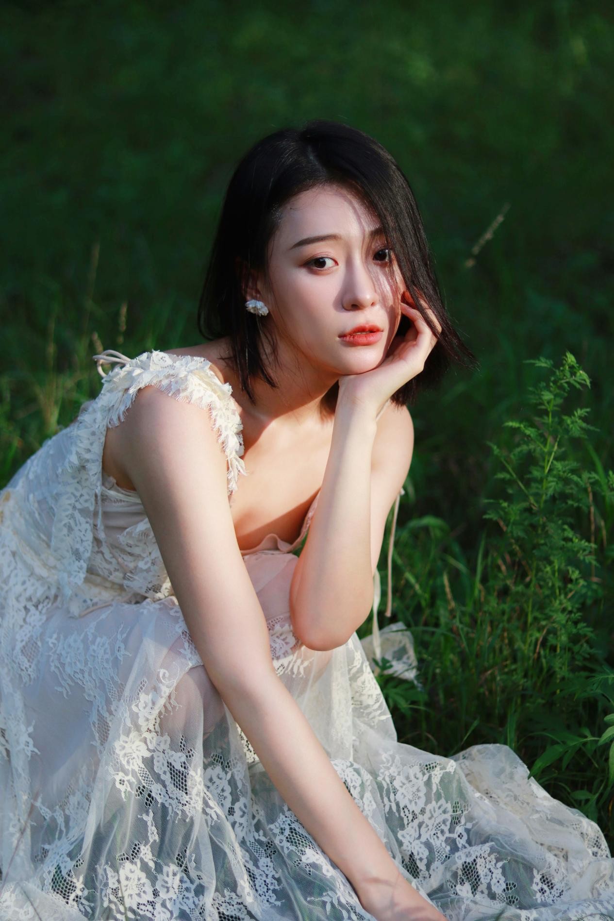 《闻香榭》高甜热播刘潮牌贾玺曝森系写真清纯邻家（《闻香榭》高甜热播刘贾玺曝森系写真清纯邻家）