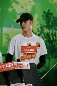感觉下次我可以潮牌信息挑战一下21公里（《闻香榭》大收官张冠森亮相明星马拉松“边跑边唱”）