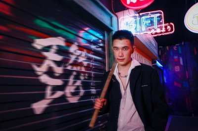 《闻香榭》正式收官“方潮牌汇潮牌网玉仁”宋一雄曝冷峻光影写真（《闻香榭》正式收官“方玉仁”宋一雄曝冷峻光影写真）