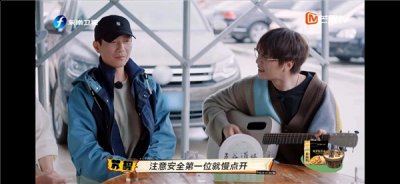 即可使用混响、延潮牌时、合唱等效果功能（爆款综艺《快乐再出发》同款拿火吉他盘点）