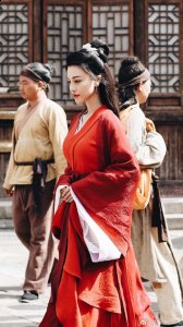 不仅在话剧、电视剧、电影等影视领域中 2022秋冬潮牌新款推荐（葛天与狗狗片场互动超有爱，再穿古装仙气足）