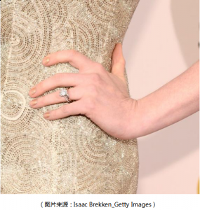  好莱坞女星的订婚戒指总是被人津津乐道 2022秋冬潮牌新款推荐（好莱坞女星的铂金订婚戒指盘点）