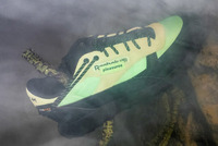 带来以锐步 Classic Leather 轮廓为基础的 Classic Leather Trail 越野鞋款 街拍潮牌推荐(PLEASURES x 锐步 Classic Leather Trail 联名最新鞋款发售) 带来以锐步 Classic Leather 轮廓为基础的 Classic Leather Trail 越野鞋款 街拍潮牌推荐(PLEASURES x 锐步 Classic Leather Trail 联名最新鞋款发售)