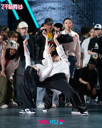 打开更多的可能性——Cypher所打造的开放圆圈欢迎任何形式的表达 哪种潮牌品牌(我在舞台在!《了不起!舞社2》厂牌队员闪现Nike上海站线下Cypher) 打开更多的可能性——Cypher所打造的开放圆圈欢迎任何形式的表达 哪种潮牌品牌(我在舞台在!《了不起!舞社2》厂牌队员闪现Nike上海站线下Cypher)