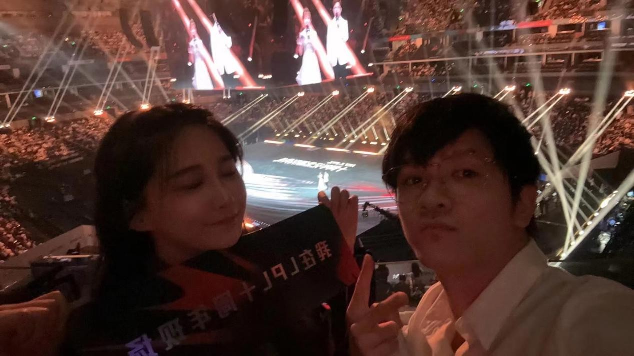 和电竞息息相关 2023潮牌新款推荐（网友票选LPL最美女主持，若风妻子戚蓝尹荣获第一！）