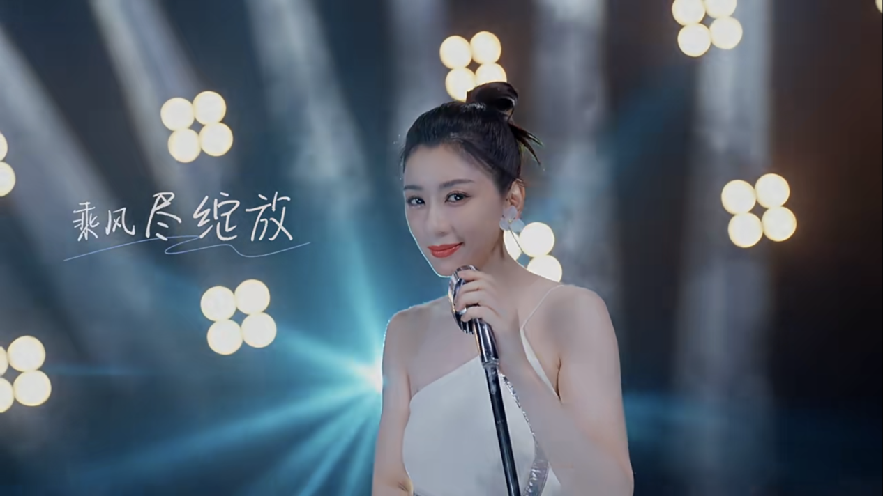 小红书和比亚迪选择以视频为载体的场景化种草链路 街拍潮牌推荐（致敬女性力量：小红书携手比亚迪，和贾静雯一起乘风而上）