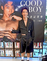 「我妈会觉得儿子怎么变这样？ 认为没有必要 2023年最新流行（卞庆华狂操腹肌 自信身形如艺术品）