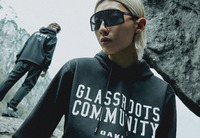 此次还带来以 Hydrolix 材质制成的速干型 Hoodies 街拍潮牌推荐(Oakley x 藤原浩Fragment Design 全新联名系列正式登场) 此次还带来以 Hydrolix 材质制成的速干型 Hoodies 街拍潮牌推荐(Oakley x 藤原浩Fragment Design 全新联名系列正式登场)