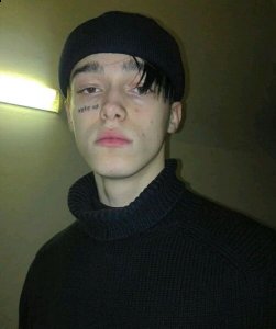 脸上纹wake up的男模是潮牌信息谁 俄罗斯男模Alexander简介