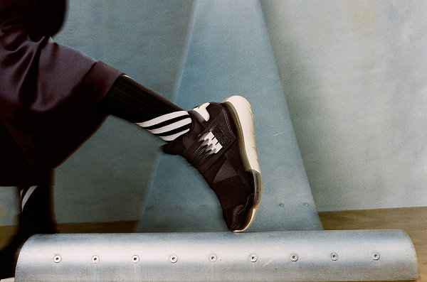 Y-3 全新 QASA HIGH 鞋潮牌信息款复刻回归，黑白配色