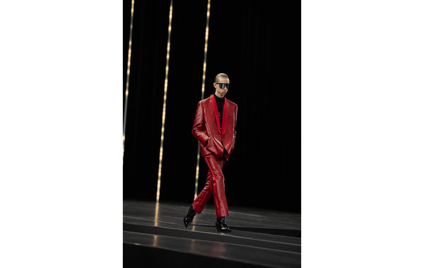 CELINE HOMME 2022 秋冬“潮牌资讯Boy Doll”系列亮相秀场