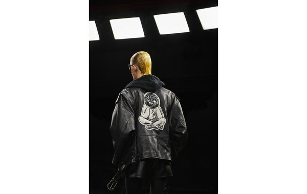 CELINE HOMME 2022 秋冬“潮牌资讯Boy Doll”系列亮相秀场