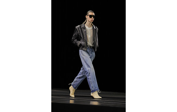 CELINE HOMME 2022 秋冬“潮牌资讯Boy Doll”系列亮相秀场