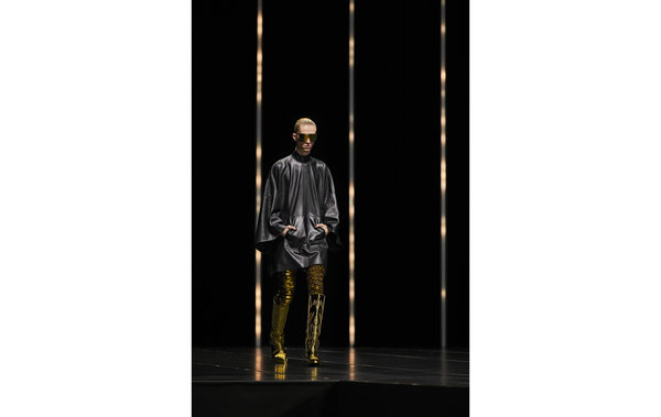 CELINE HOMME 2022 秋冬“潮牌资讯Boy Doll”系列亮相秀场