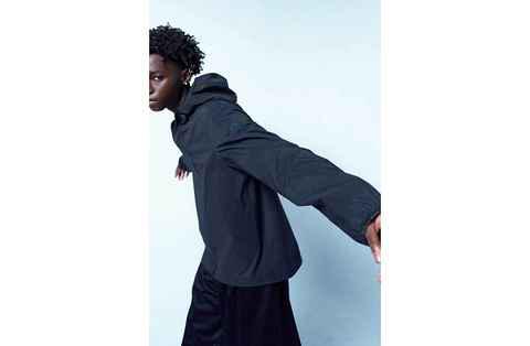 Moncler 盟可睐 2022 春夏潮牌资讯“MATT BLACK”系列 Lookbook 赏析