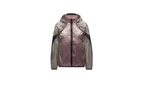 Moncler 盟可睐 2022 春夏潮牌资讯“MATT BLACK”系列 Lookbook 赏析