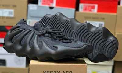 黑武士 YEEZY 450 鞋款全潮牌资讯新“Utility Black”配色曝光